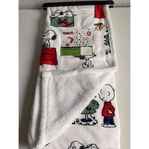 PEANUTS Sherpa Backed Throw Blanket Christmas Tree Snoopy Charlie Brown 50X60”